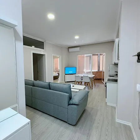 Kris * Golem (Tirana)