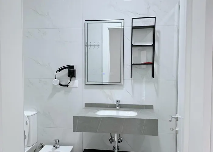 Kris * Golem (Tirana)