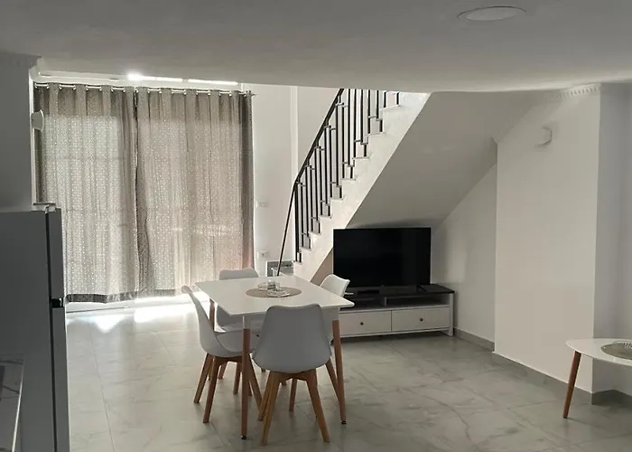 Kris * Golem (Tirana)