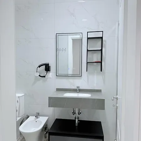 Kris * Golem (Tirana)