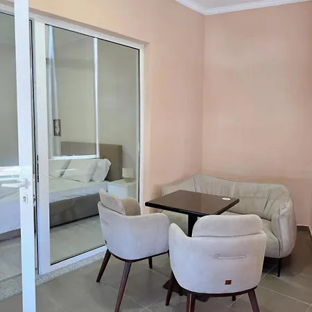 Kris * Golem (Tirana)